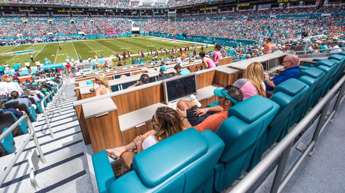 Lifewtr lounge hard rock stadium